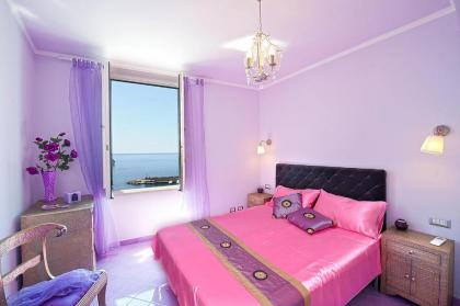 Amalfi Apartment Sleeps 6 Air Con WiFi - image 13