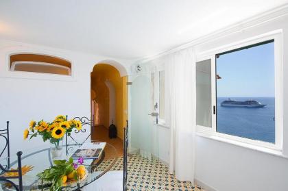 Amalfi Apartment Sleeps 6 Air Con WiFi - image 6