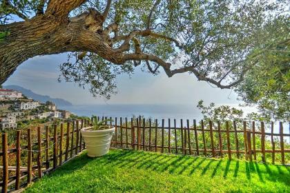 Amalfi Villa Sleeps 10 Air Con WiFi - image 8