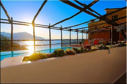 Amalfi Villa Sleeps 12 Pool Air Con WiFi - image 18