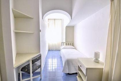 Amalfi Villa Sleeps 5 Air Con WiFi - image 7