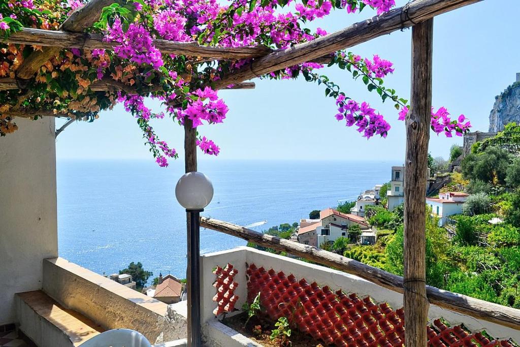 Amalfi Villa Sleeps 8 Air Con WiFi - main image