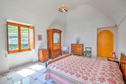 Amalfi Villa Sleeps 8 Air Con WiFi - image 12