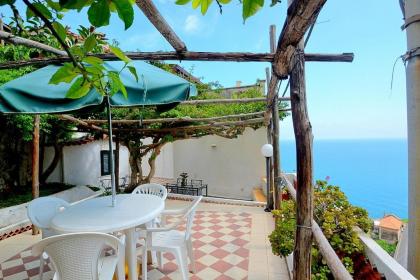 Amalfi Villa Sleeps 8 Air Con WiFi - image 16