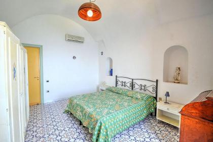 Amalfi Villa Sleeps 8 Air Con WiFi - image 3