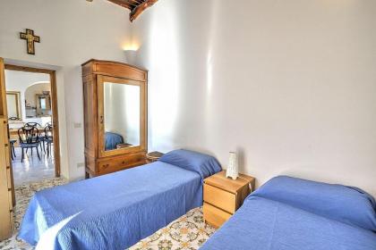Amalfi Villa Sleeps 5 Air Con - image 6