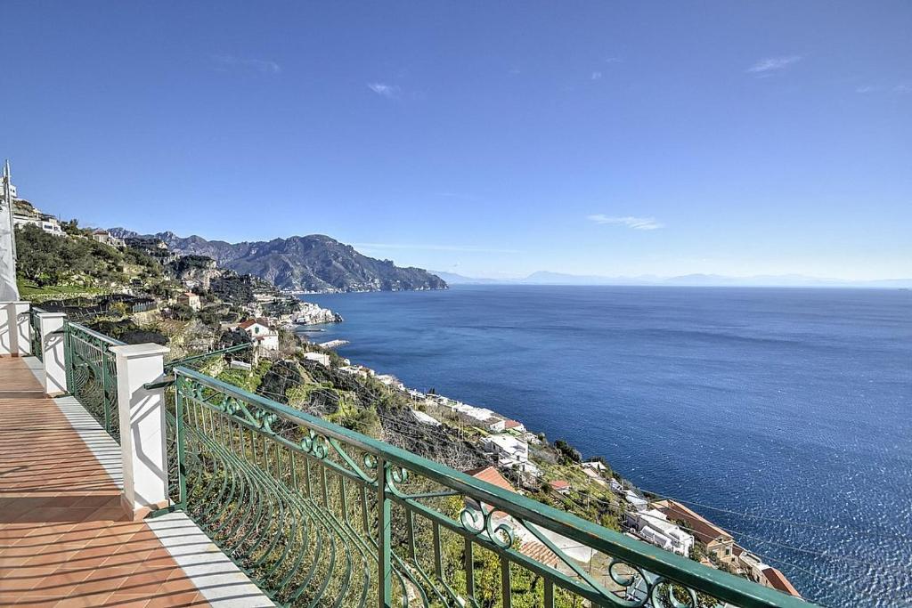 Amalfi Villa Sleeps 4 Air Con WiFi - main image