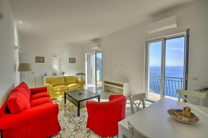 Amalfi Villa Sleeps 4 Air Con WiFi - image 12