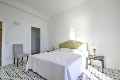 Amalfi Villa Sleeps 4 Air Con WiFi - image 16