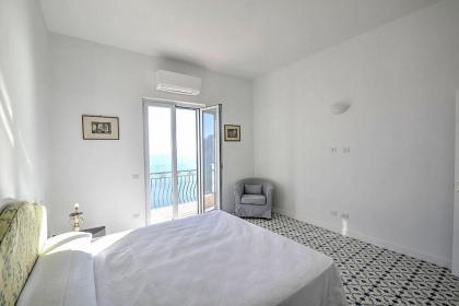Amalfi Villa Sleeps 4 Air Con WiFi - image 17