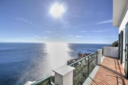 Amalfi Villa Sleeps 4 Air Con WiFi - image 19