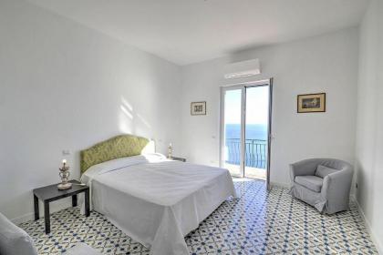 Amalfi Villa Sleeps 4 Air Con WiFi - image 4