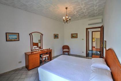 Amalfi Apartment Sleeps 4 Air Con - image 16