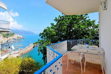Amalfi Apartment Sleeps 4 Air Con - image 3