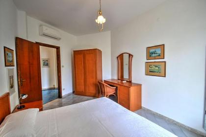 Amalfi Apartment Sleeps 4 Air Con - image 8
