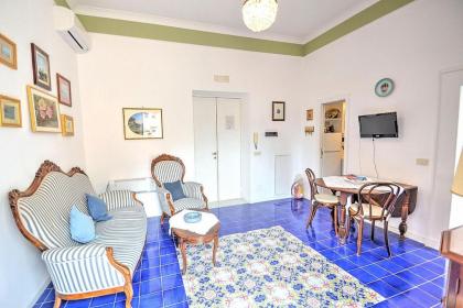 Amalfi Apartment Sleeps 4 Air Con WiFi - image 17