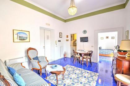 Amalfi Apartment Sleeps 4 Air Con WiFi - image 2