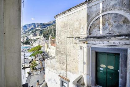 Amalfi Apartment Sleeps 4 Air Con WiFi - image 14
