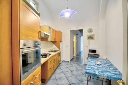 Amalfi Apartment Sleeps 5 Air Con WiFi - image 10