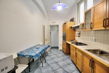 Amalfi Apartment Sleeps 5 Air Con WiFi - image 14
