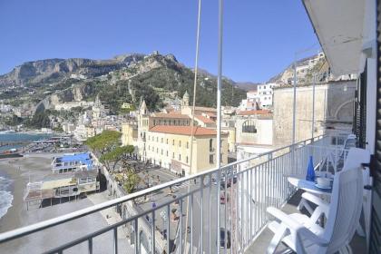 Amalfi Apartment Sleeps 5 Air Con WiFi - image 2