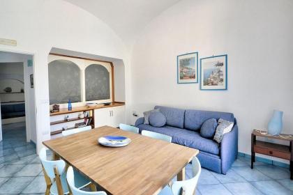 Amalfi Apartment Sleeps 5 Air Con WiFi - image 8