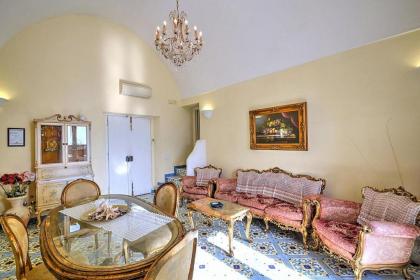 Amalfi Villa Sleeps 4 Air Con WiFi - image 8