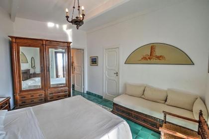 Amalfi Villa Sleeps 4 Air Con WiFi - image 20