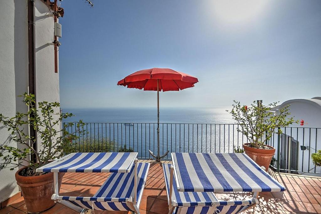 Amalfi Villa Sleeps 4 Air Con WiFi - image 3