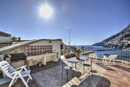 Amalfi Villa Sleeps 5 Air Con WiFi - image 18