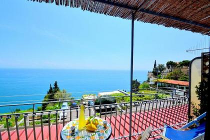 Amalfi Apartment Sleeps 4 Air Con WiFi - image 8