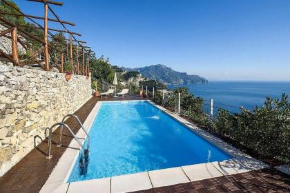 Amalfi Villa Sleeps 20 Pool Air Con WiFi - image 6