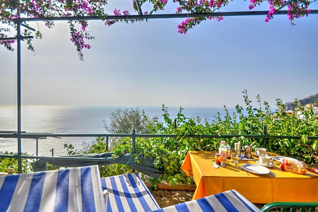 Amalfi Villa Sleeps 2 Air Con - image 2
