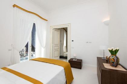 Amalfi Villa Sleeps 8 with Air Con - image 20