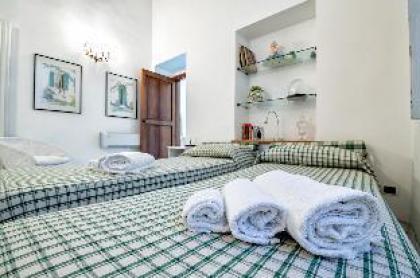 Upscale Central Amalfi Apartment In 19th-century Building - image 13