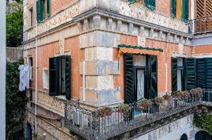 Upscale Central Amalfi Apartment In 19th-century Building - image 17