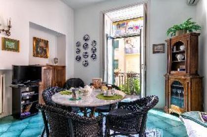 Upscale Central Amalfi Apartment In 19th-century Building - image 8