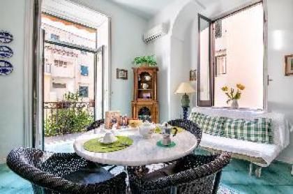 Upscale Central Amalfi Apartment In 19th-century Building - image 9