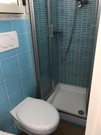 La stanza sul Porto di Amalfi camera piccina piccina con bagno privato - image 24