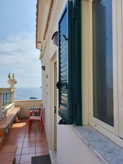 La stanza sul Porto di Amalfi camera piccina piccina con bagno privato - image 25