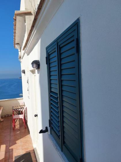 La stanza sul Porto di Amalfi camera piccina piccina con bagno privato - image 27